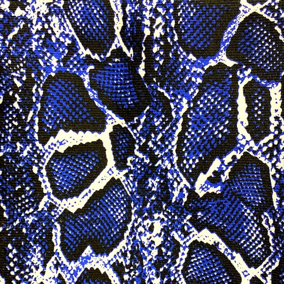 NEW Shinestar Collection size Small royal blue black white snake print skirt - Picture 3 of 5